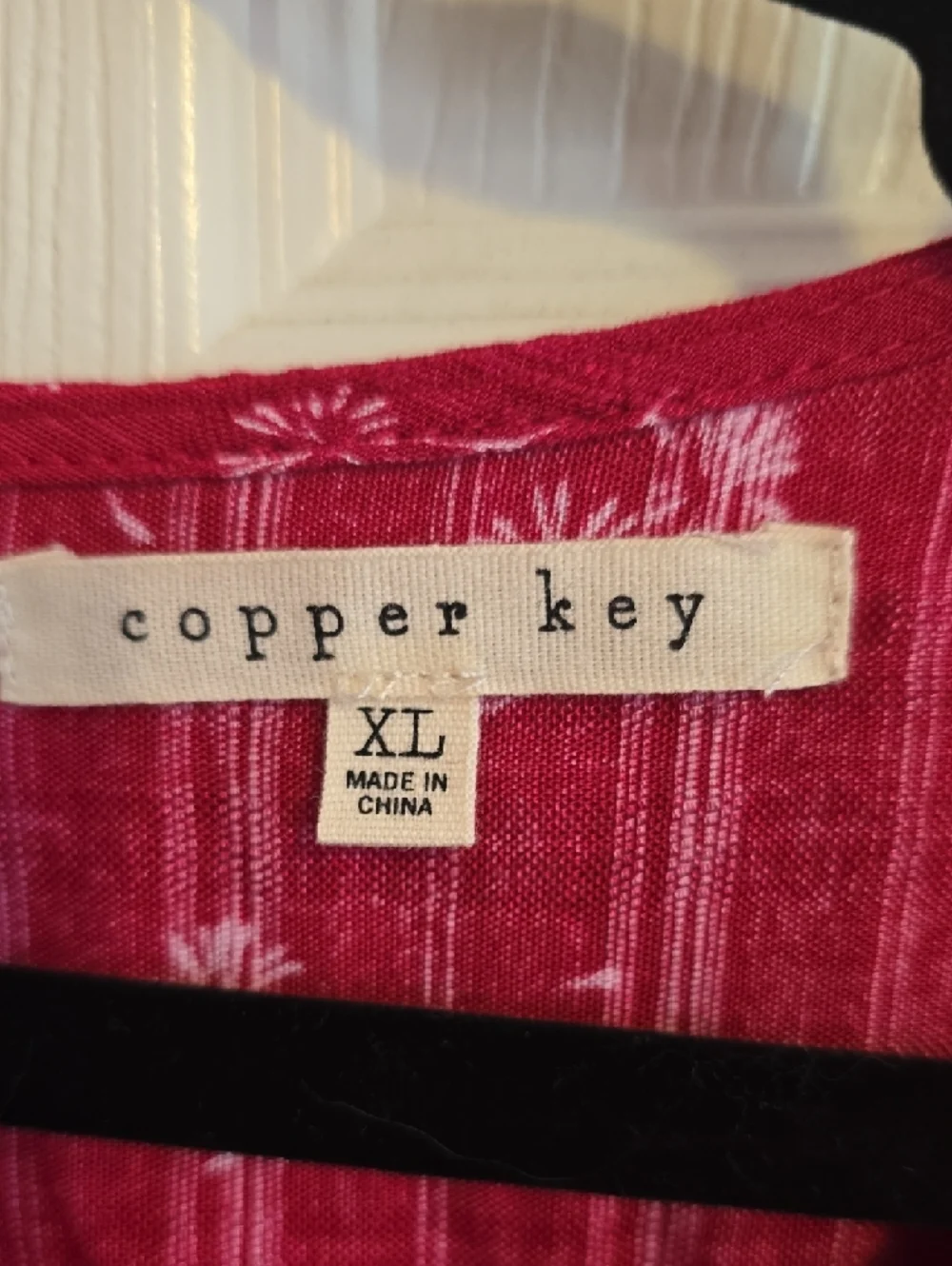 Copper Key Raspberry Short-Sleeve‎ Floral Tee - Picture 2 of 4